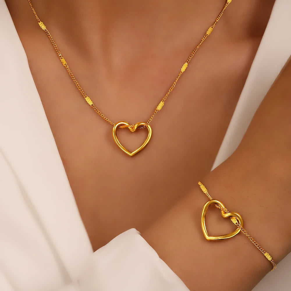 Amora Heart Necklace Set